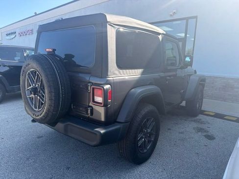 Used 2025 Jeep Wrangler Sport AWD/4WD image 5