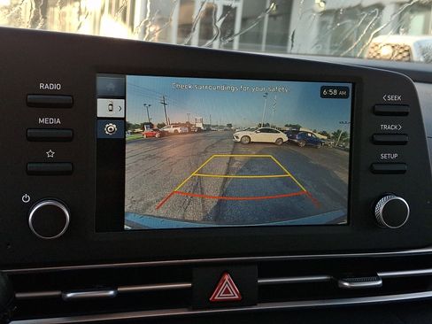 Used 2026 Hyundai Elantra SE FWD image 18