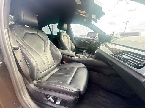 Used 2020 BMW 530i w/ Convenience Package image 32