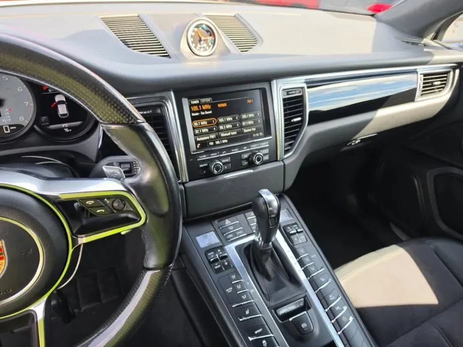 Used 2015 Porsche Macan S w/ Infotainment Package AWD/4WD image 12