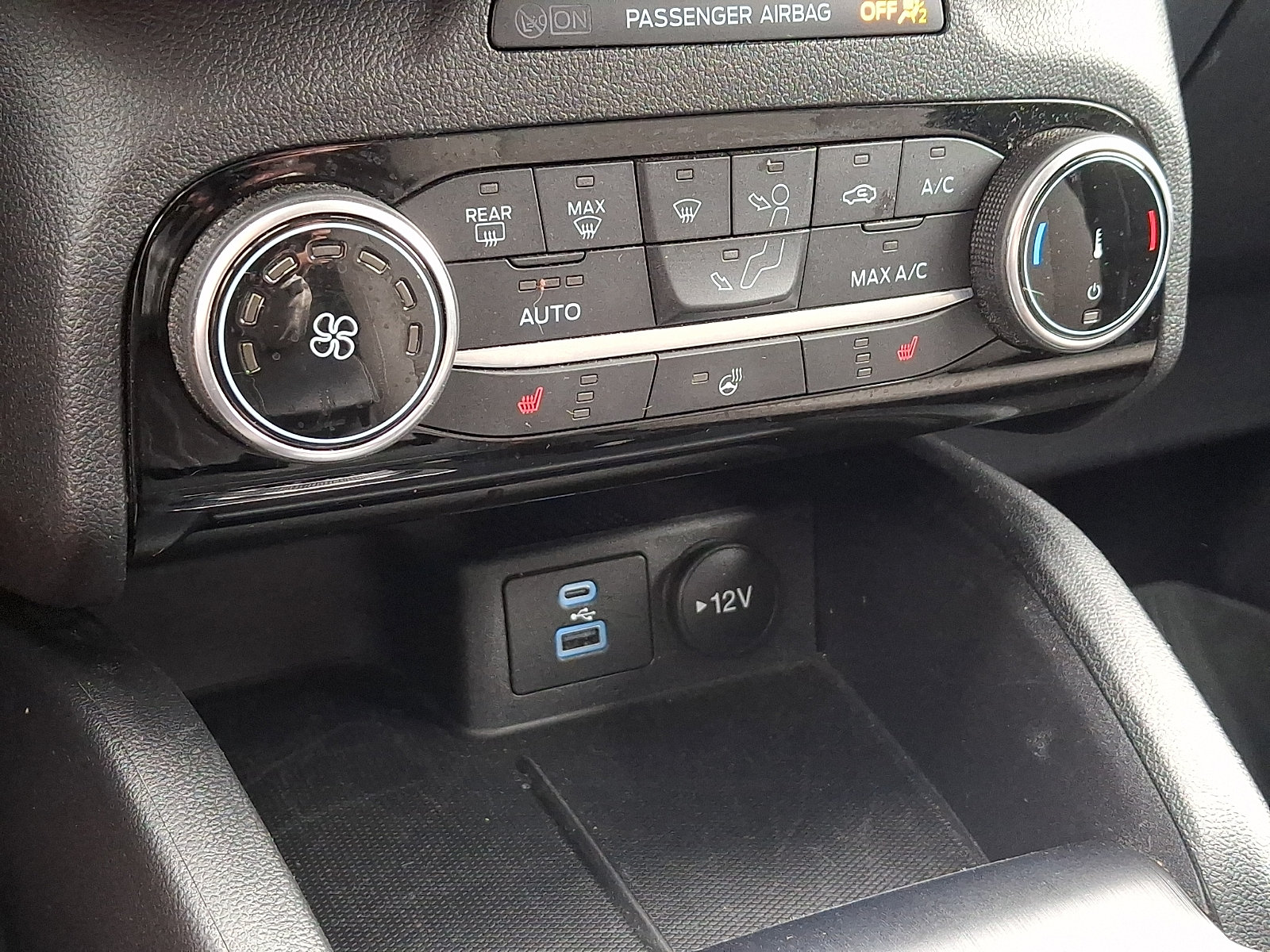 Used 2022 Ford Escape SE w/ SE Sport Appearance Package AWD/4WD image 15