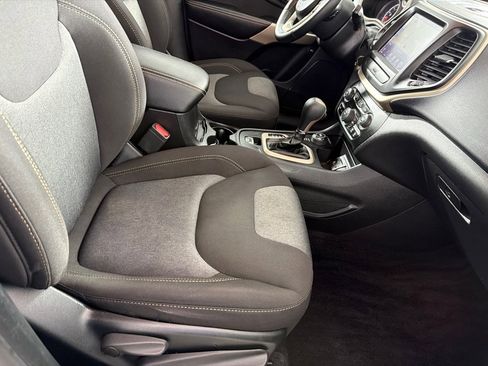 Used 2018 Jeep Cherokee Latitude image 24