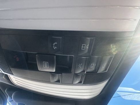 Used 2014 Mercedes-Benz E 550 4MATIC Sedan image 24