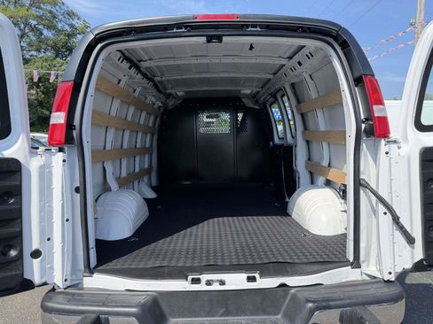 Used 2025 GMC Savana 2500 w/ Driver Convenience Package RWD image 9