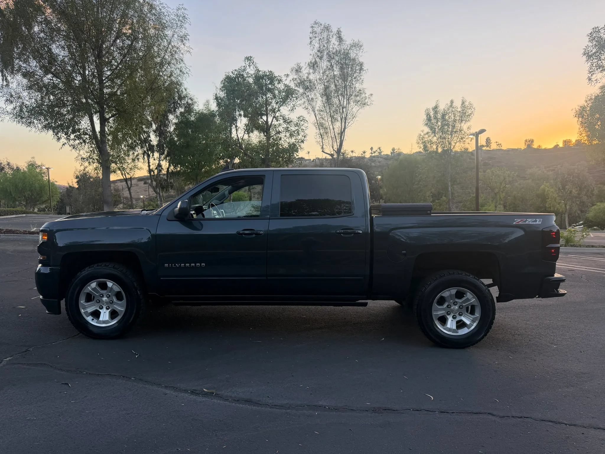 Used 2017 Chevrolet Silverado 1500 LT w/ All Star Edition AWD/4WD image 2