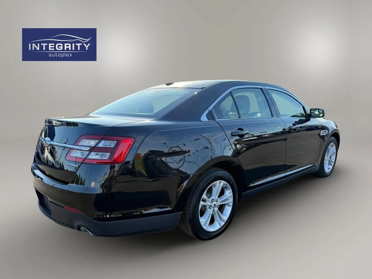 Used 2018 Ford Taurus SE FWD image 5