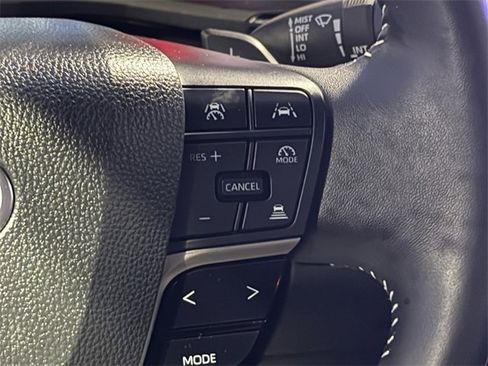 Used 2025 Toyota Camry SE image 28