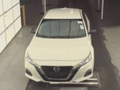 Used 2019 Nissan Altima 2.5 SR FWD image 2
