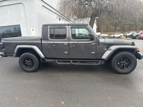 Used 2021 Jeep Gladiator Willys image 2