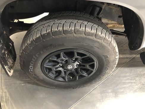 Used 2019 Toyota Tacoma SR5 image 9