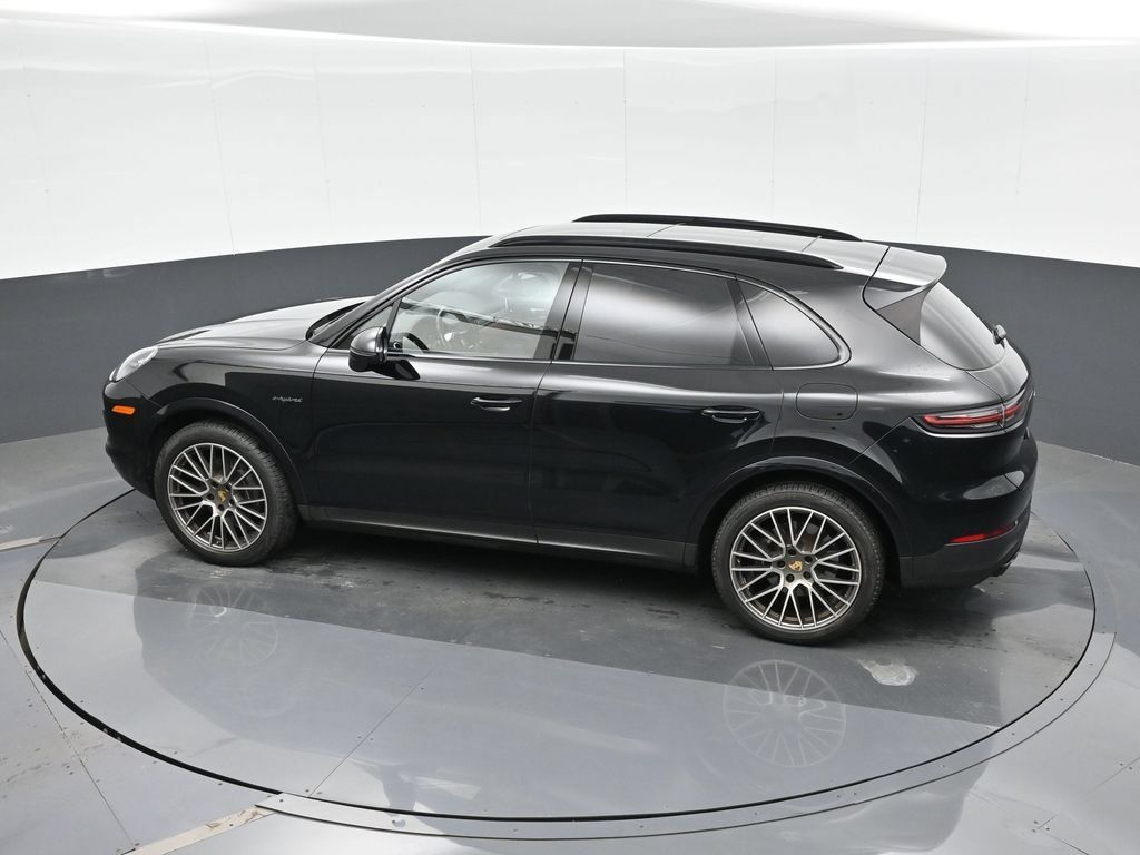 Certified 2023 Porsche Cayenne Platinum Edition AWD/4WD image 27
