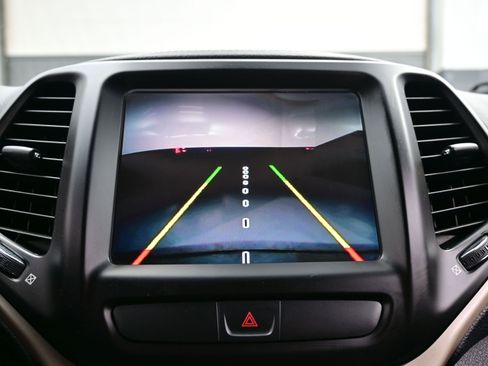 Used 2017 Jeep Cherokee Limited image 19