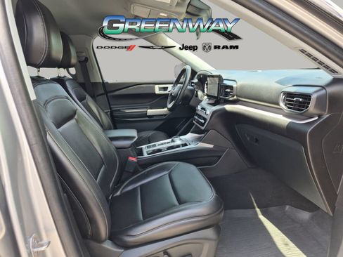 Used 2023 Ford Explorer XLT w/ Equipment Group 202A RWD image 7