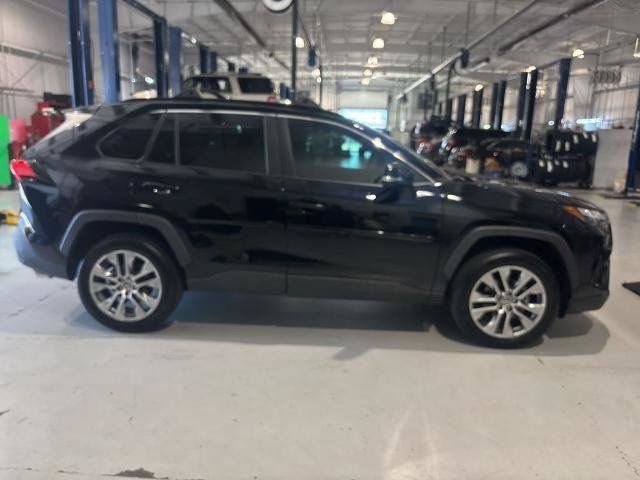 Used 2022 Toyota RAV4 XLE Premium FWD image 4