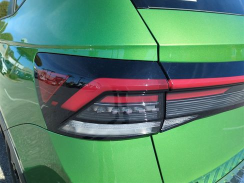 New 2026 Volkswagen Taos SE image 18