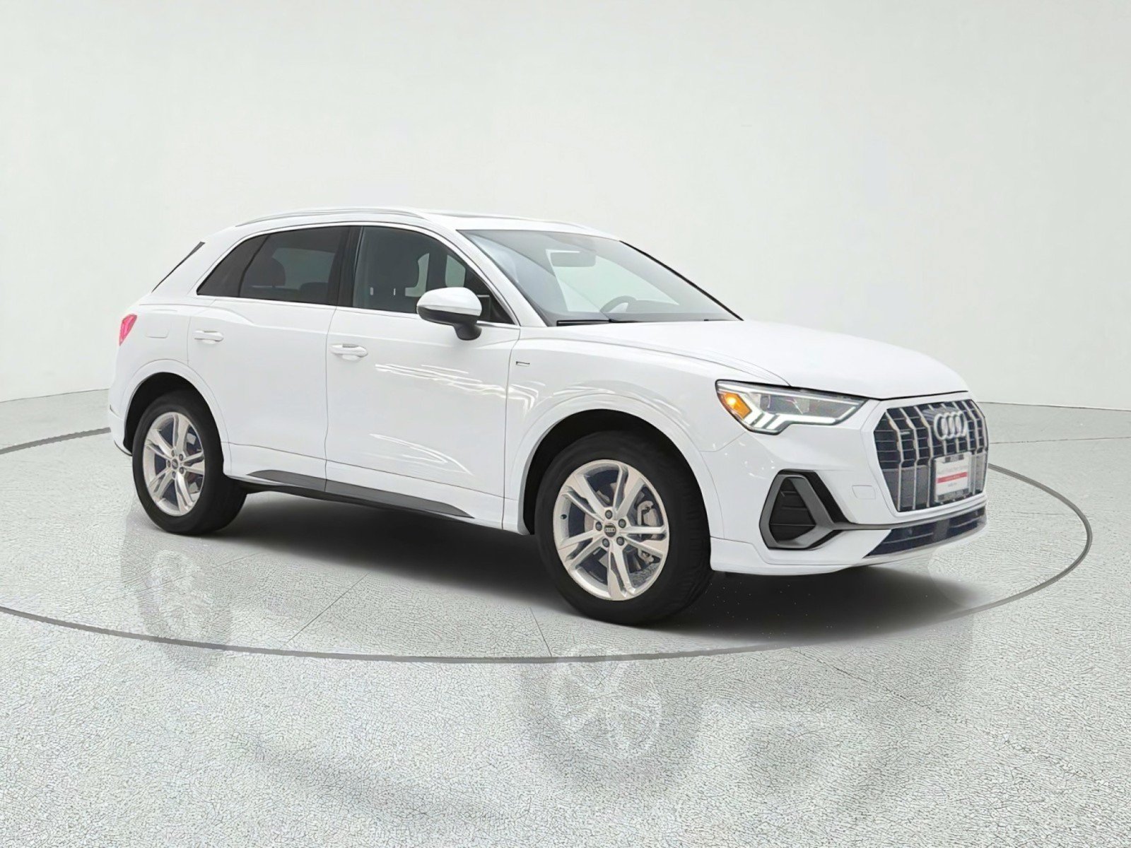 Used 2024 Audi Q3 2.0T Premium w/ Convenience Package AWD/4WD image 3