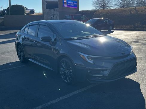 Certified 2025 Toyota Corolla SE image 3