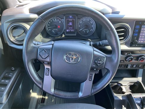 Used 2018 Toyota Tacoma TRD Sport w/ Technology Package RWD image 18