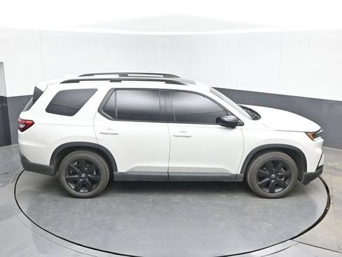 Used 2025 Honda Pilot Black Edition image 28