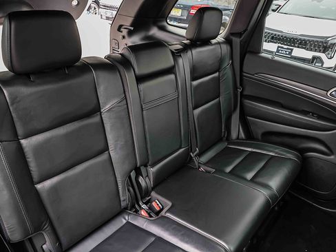 Used 2022 Jeep Grand Cherokee Limited image 24