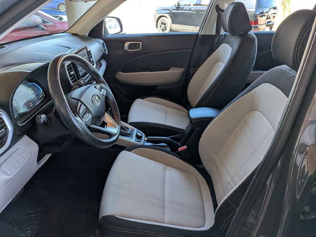 Used 2025 Hyundai Venue SEL FWD image 15