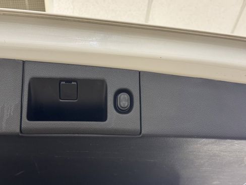 Used 2020 Chevrolet Suburban LT image 25