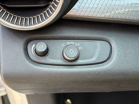 Used 2024 Chevrolet Trax ACTIV w/ Sunroof Package FWD image 16