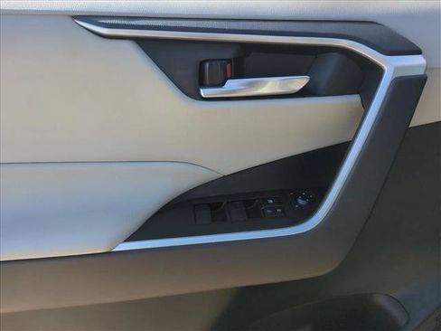 Certified 2020 Toyota RAV4 XLE FWD image 11