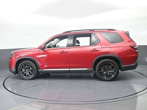 Used 2025 Honda Pilot Touring image 3