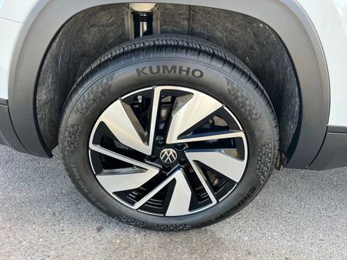 Used 2025 Volkswagen Atlas SE image 16