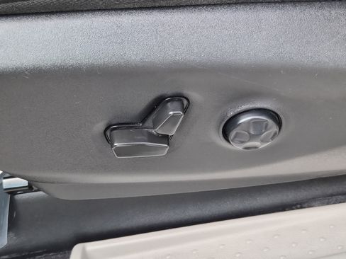 Used 2022 Chrysler Pacifica Touring-L FWD image 21