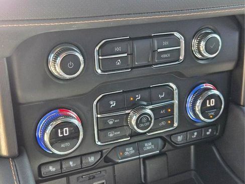 Used 2021 GMC Yukon XL AT4 w/ Rear Media and Nav Package AWD/4WD image 29