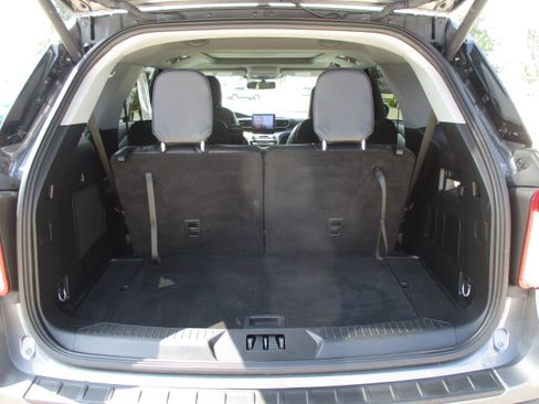 Used 2024 Ford Explorer XLT w/ Equipment Group 202A AWD/4WD image 46