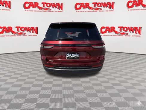Used 2024 Jeep Grand Cherokee Altitude AWD/4WD image 22
