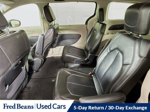 Used 2023 Chrysler Pacifica Touring-L FWD image 29