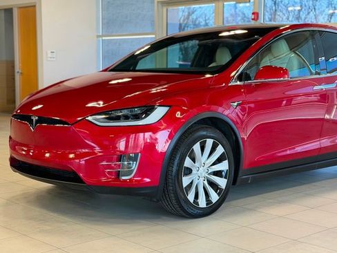 Used 2020 Tesla Model X image 4