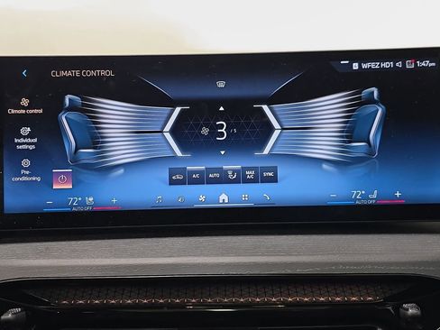 Used 2025 BMW 330i Sedan w/ M Sport Package image 25