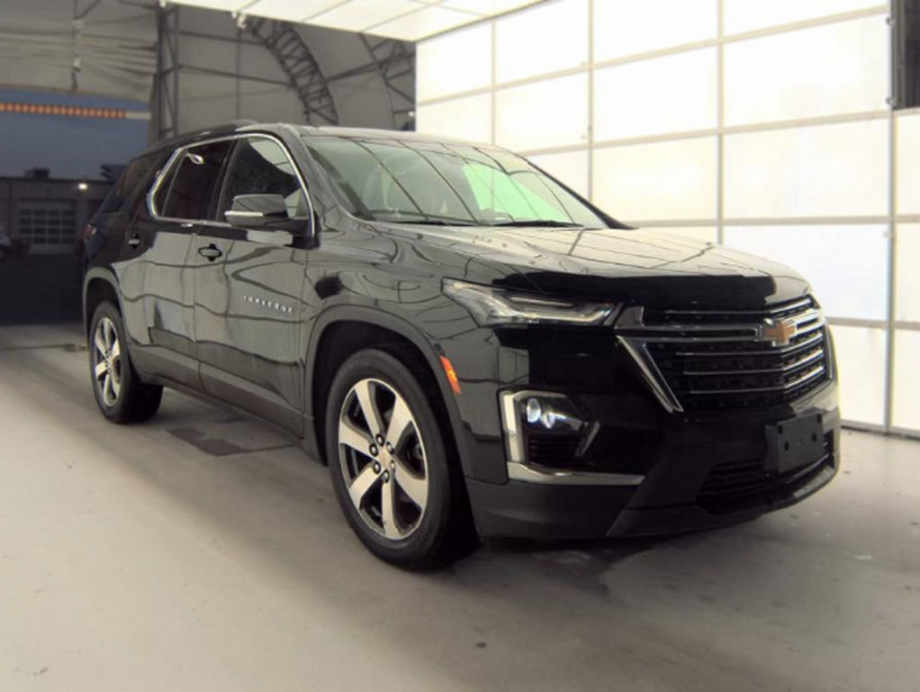 Used 2023 Chevrolet Traverse LT w/ LT Premium Package AWD/4WD image 4