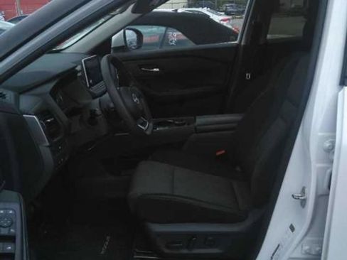 Used 2024 Nissan Rogue SV AWD/4WD image 10