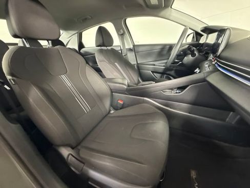 Used 2024 Hyundai Elantra SEL FWD image 31