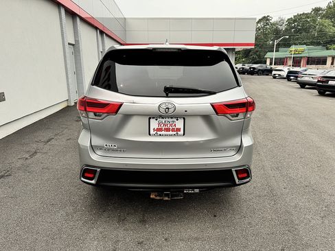 Certified 2017 Toyota Highlander Limited Platinum AWD/4WD image 6