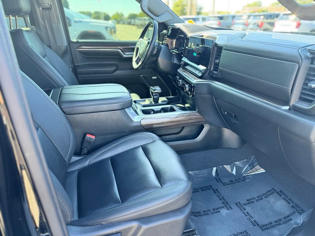 Used 2023 Chevrolet Silverado 1500 RST w/ Redline Edition AWD/4WD image 10
