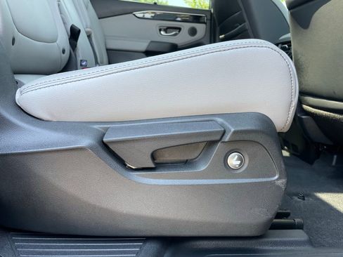 Certified 2025 Honda Pilot Touring image 36
