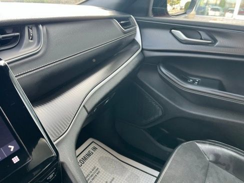 Certified 2023 Jeep Grand Cherokee L Laredo image 19