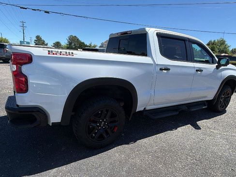Used 2024 Chevrolet Silverado 1500 LT Trail Boss w/ LT Trail Boss Premium Package AWD/4WD image 5