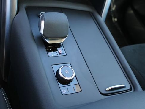 Used 2024 Land Rover Discovery S AWD/4WD image 18