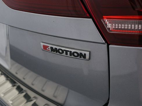 Used 2020 Volkswagen Tiguan SEL AWD/4WD image 11
