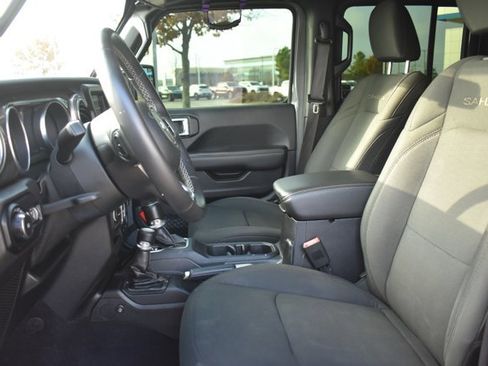 Used 2018 Jeep Wrangler Unlimited Sahara image 13