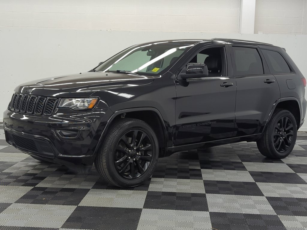 Used 2021 Jeep Grand Cherokee Laredo X AWD/4WD image 3