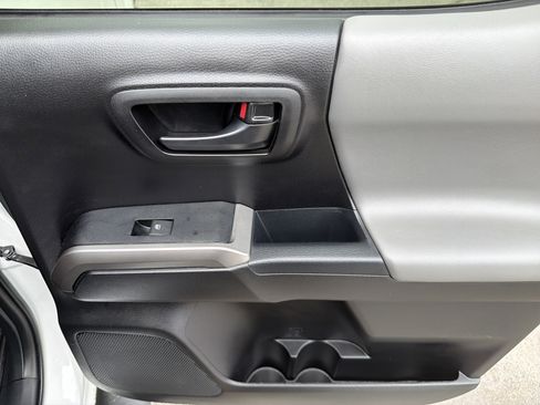 Used 2022 Toyota Tacoma SR5 w/ Technology Package RWD image 17